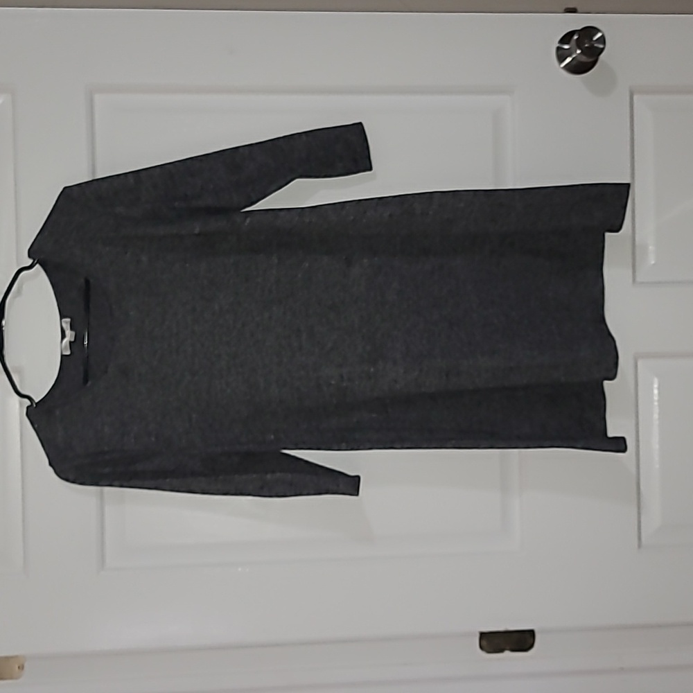 Black and gray 3/4 sleeve dress
